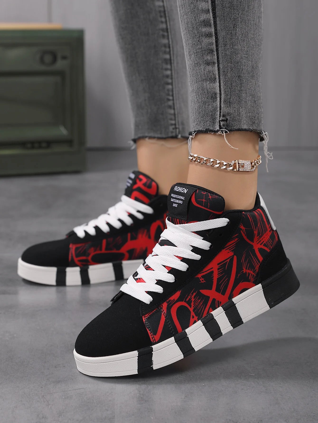 Women's Trendy Random Graffiti Design Front Lace-Up Personalized High-Top Sneakers, Daily Comfortable and Casual Outdoor Travel Street Hiking Sneakers