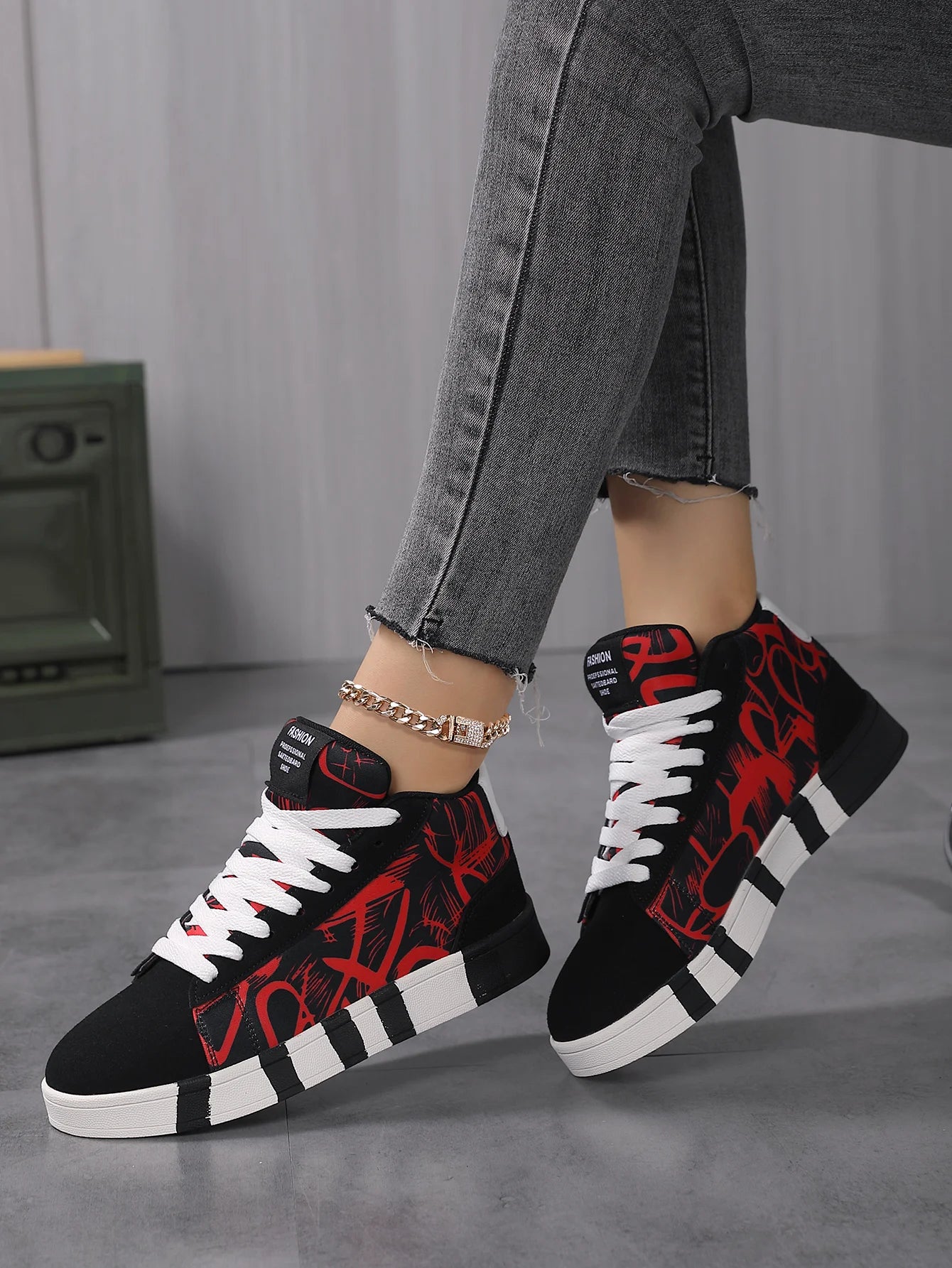 Women's Trendy Random Graffiti Design Front Lace-Up Personalized High-Top Sneakers, Daily Comfortable and Casual Outdoor Travel Street Hiking Sneakers
