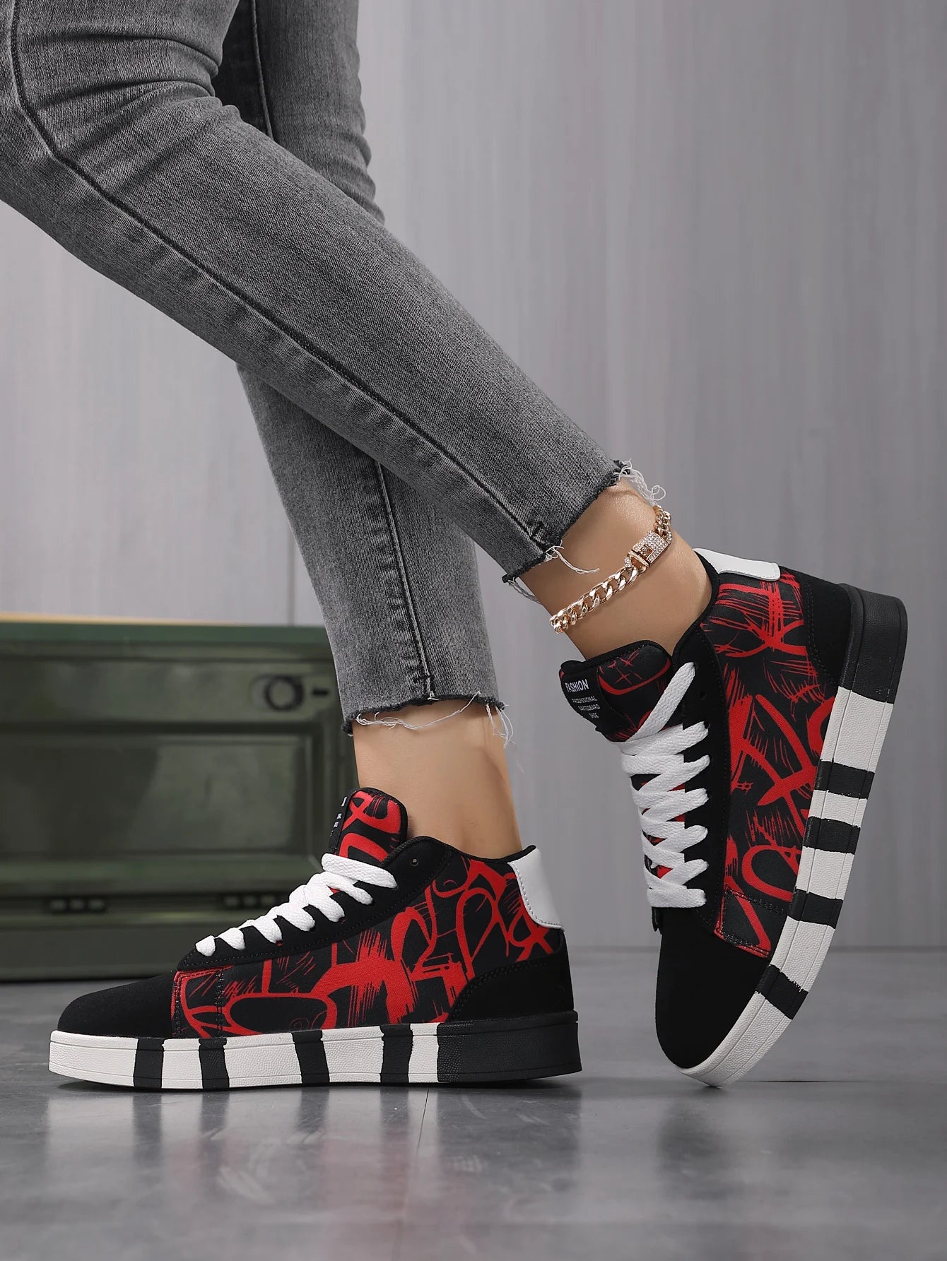 Women's Trendy Random Graffiti Design Front Lace-Up Personalized High-Top Sneakers, Daily Comfortable and Casual Outdoor Travel Street Hiking Sneakers